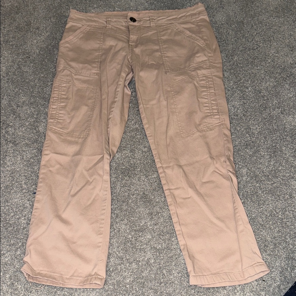 Women’s Light Pink Capris